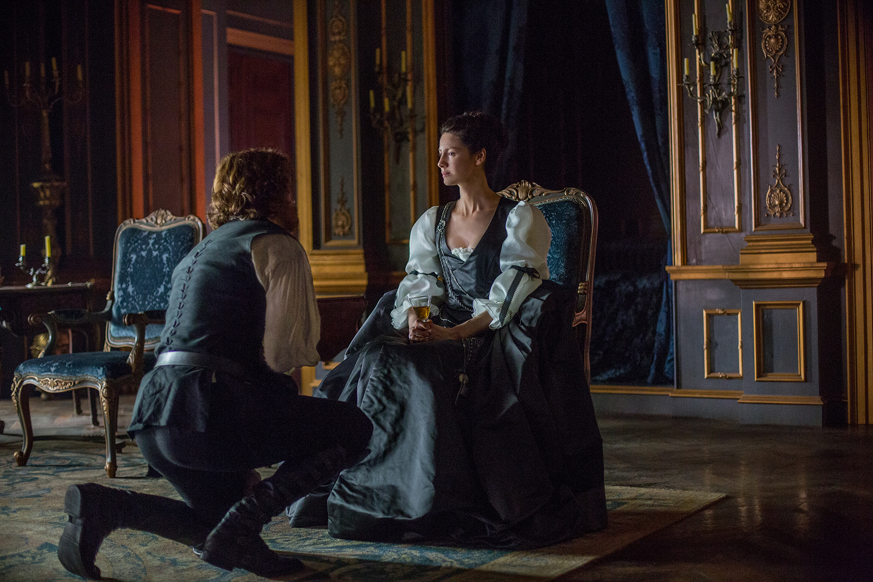 Jamie and Claire in Outlander Episode 207